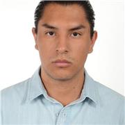 Estudiante de Ingeniería Industrial imparte clase